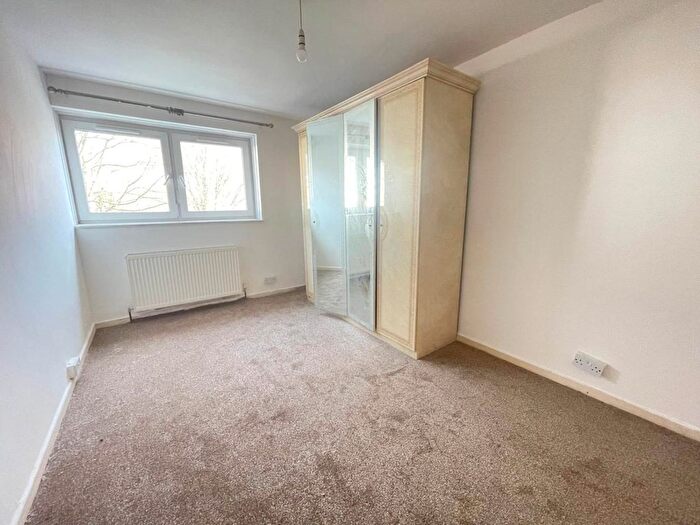 3 Bedroom Flat To Rent In Edgar Road, Hounslow, TW4