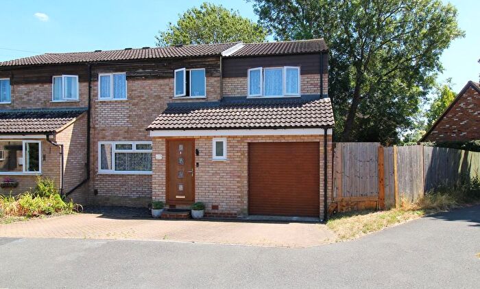 4 Bedroom Semi-Detached House For Sale In Aldgate Close, Potton, SG19
