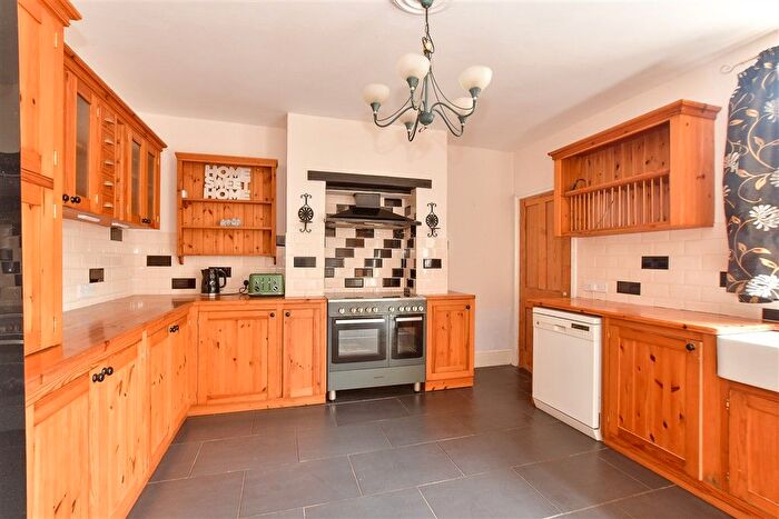 3 Bedroom Semi-detached House For Sale In The Avenue, Totland Bay, Isle Of Wight, PO39