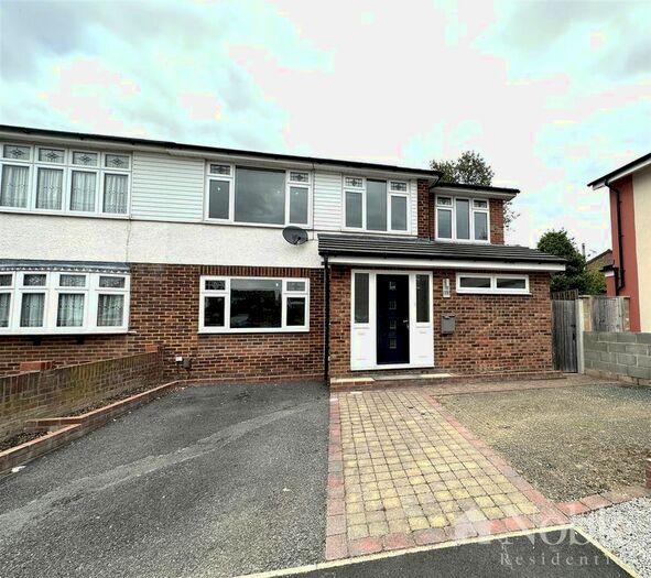4 Bedroom Semi-Detached House To Rent In Nursery Close, South Ockendon, RM15