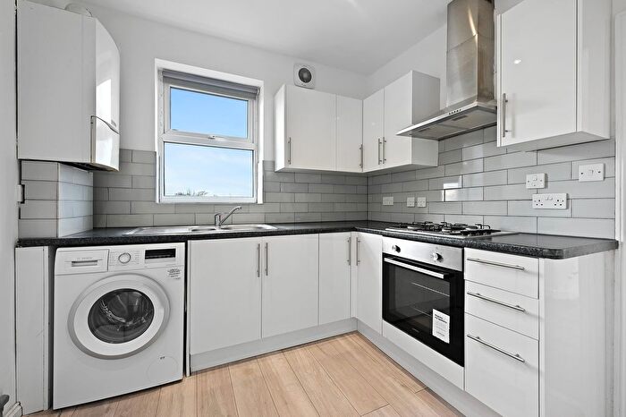 2 Bedroom Flat To Rent In Cricklewood Broadway, London, NW2