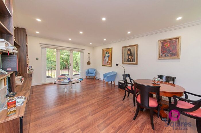 2 Bedroom Flat For Sale In Holders Hill Road, London, NW4