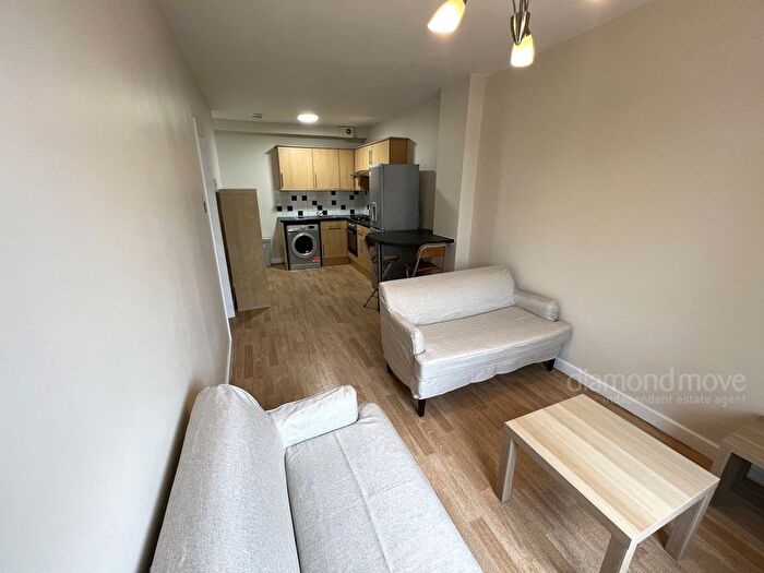 1 Bedroom Flat To Rent In Staines Road, Hounslow, TW4