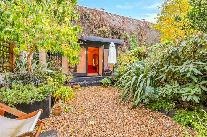 1 Bedroom Terraced House To Rent In John Campbell Road, Dalston, N16