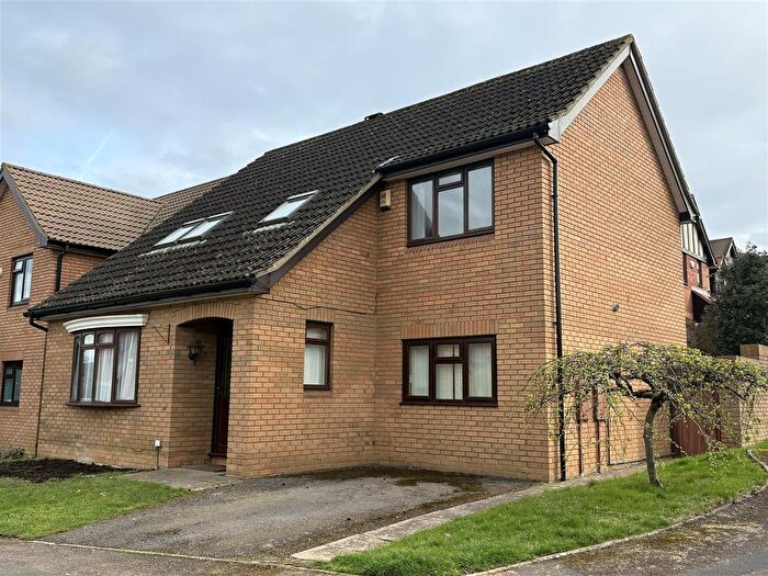 3 Bedroom Detached House To Rent In The Hawthorns, Cam, GL11