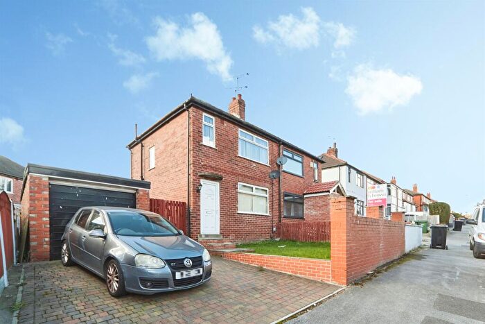 2 Bedroom Semi Detached House For Sale In Hetton Road, Leeds, LS8