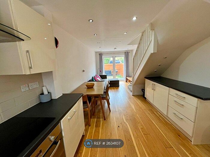 2 Bedroom Semi-Detached House To Rent In Oxley Close, London, SE1