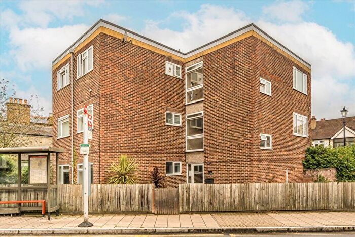 2 Bedroom Flat To Rent In Algernon Road, Lewisham, SE13