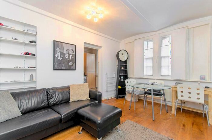1 Bedroom Flat To Rent In Brewers Buildings, Islington, London, EC1V