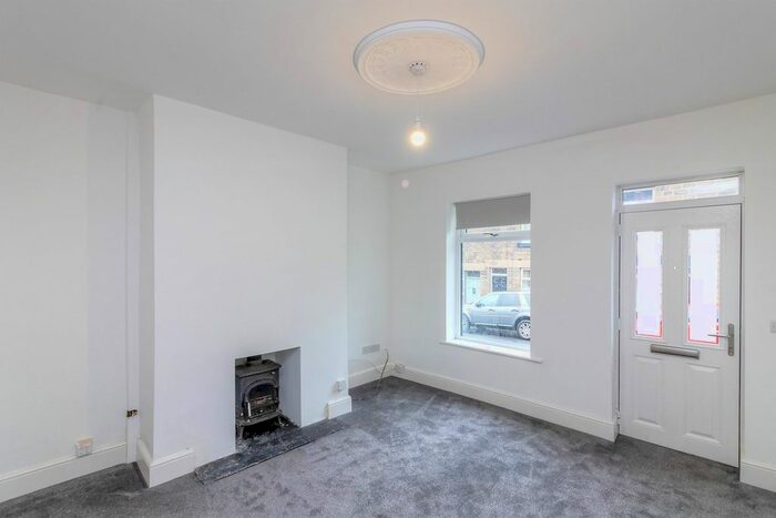 2 Bedroom End Of Terrace House To Rent In Clyde Street, Oakwell, Barnsley, S71