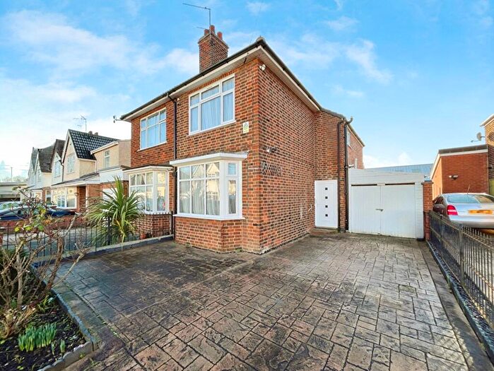 3 Bedroom Semi Detached House For Sale In Sandringham Avenue, Leicester, Leicestershire, LE4