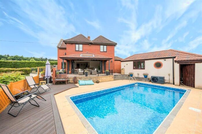 4 Bedroom Semi-Detached House For Sale In Rudgewood, Studley, Calne, SN11