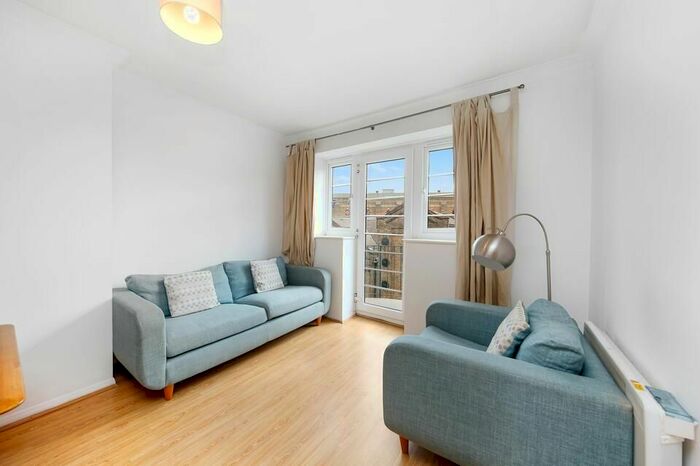 2 Bedroom Flat To Rent In Acorn Walk, London, SE16