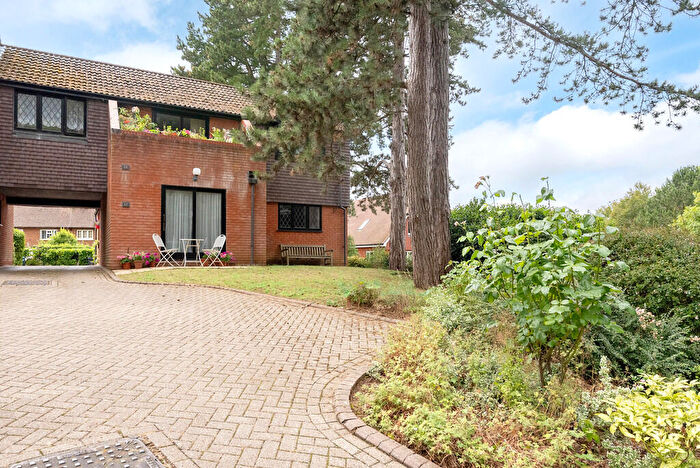 2 Bedroom Apartment For Sale In Harrowlands Park, Dorking, RH4