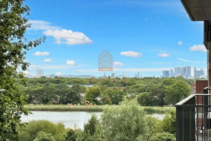 2 Bedroom Flat To Rent In Azure Apartments, Woodberry Down, N4