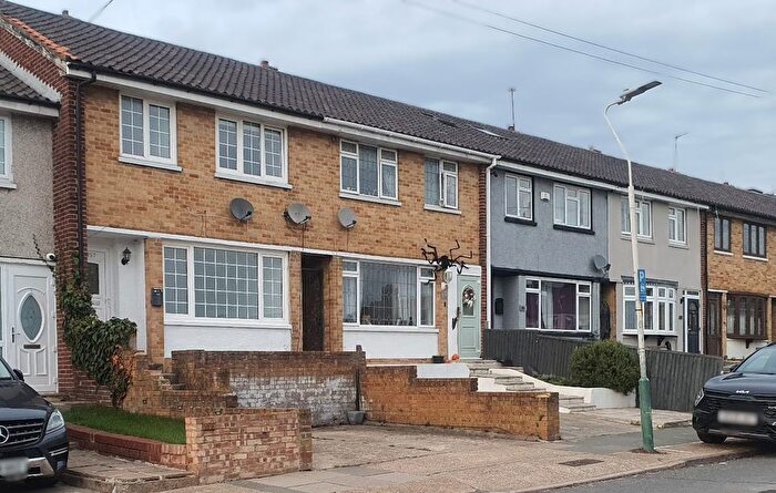 3 Bedroom Terraced House To Rent In Highfield Road, Collier Row, Romford, RM5