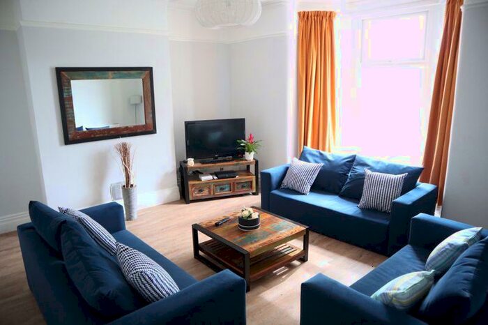 6 Bedroom Terraced House To Rent In Colebrooke Road, Liverpool - Large Student Property, L17