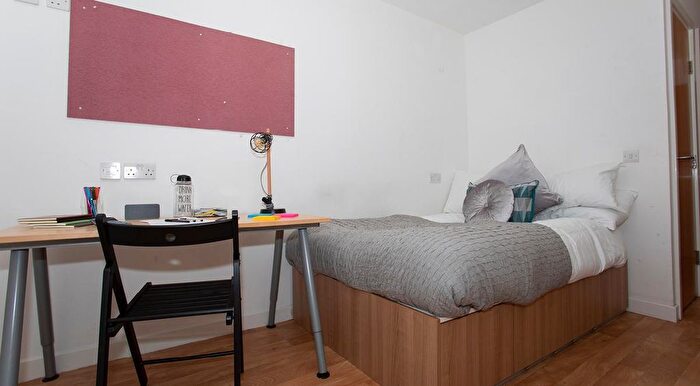 1 Bedroom Flat To Rent In Cowgate, Edinburgh, EH1