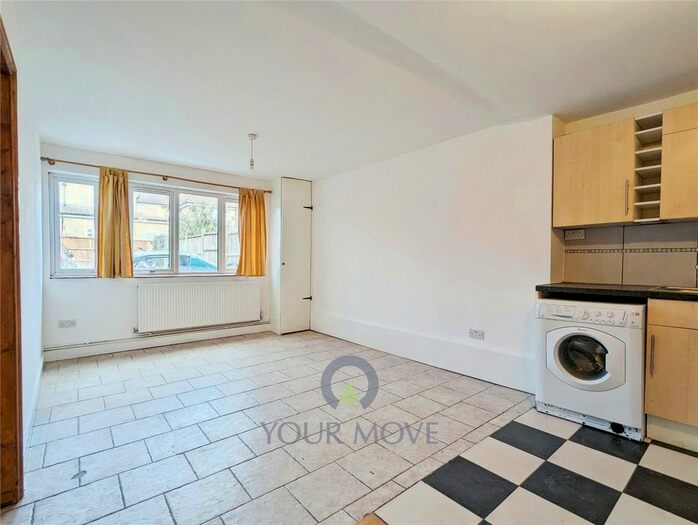 1 Bedroom Flat To Rent In Kings Road, London Colney, St. Albans, Hertfordshire, AL2
