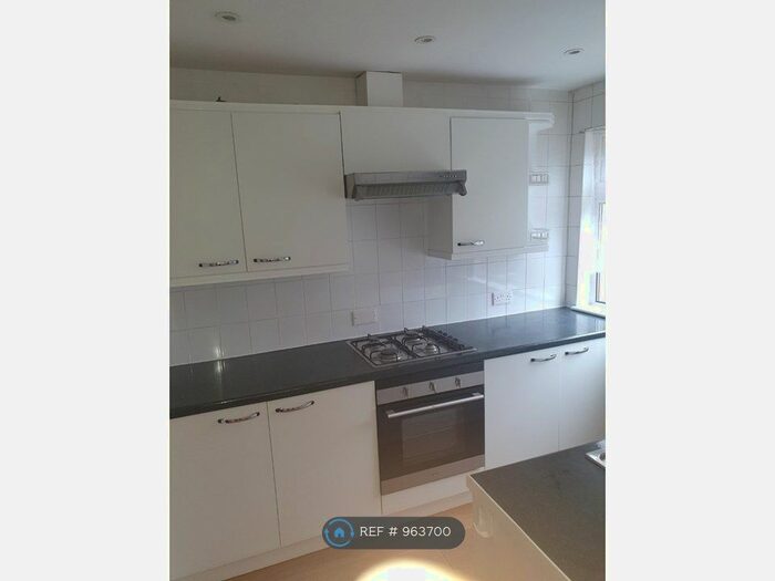 3 Bedroom Terraced House To Rent In Tottenhall Road, London, N13