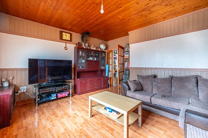 3 Bedroom End Terrace House For Sale In Epsom Road, Leyton, London, E10