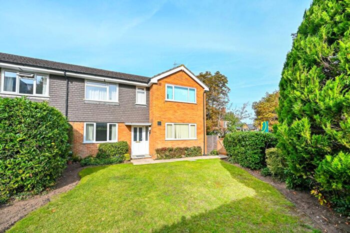 2 Bedroom Flat For Sale In Berkeley Court, Guildford, GU1