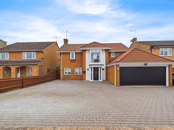 4 Bedroom Detached House For Sale In Commons Road, Whittlesey, PE7