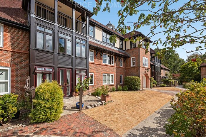 2 Bedroom Flat For Sale In Mytchett Heath, Camberley, GU16