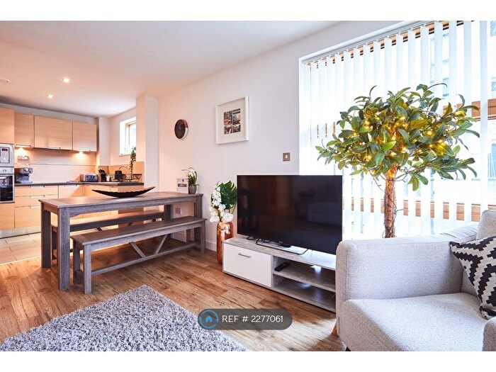 2 Bedroom Flat To Rent In Hornbeam Way, Manchester, M4