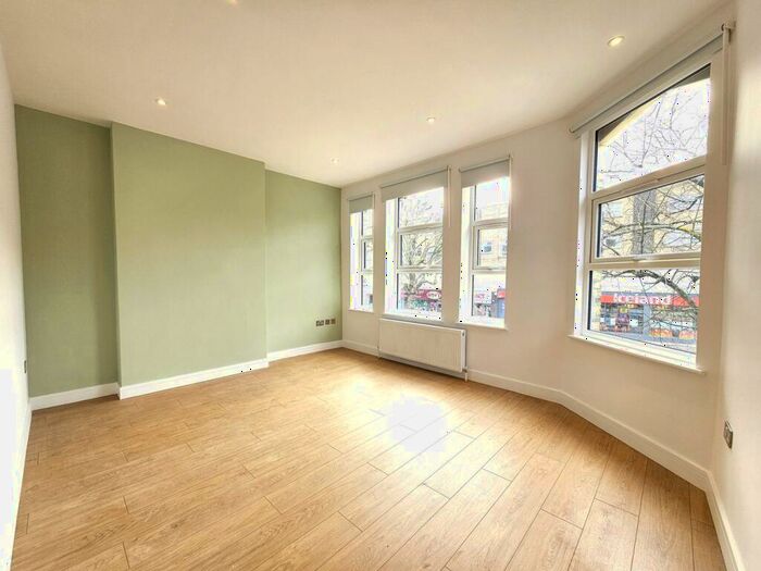 3 Bedroom Apartment To Rent In High Road, East Finchley, London, N2
