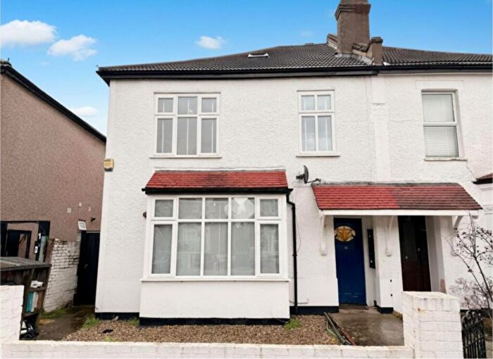 2 Bedroom Apartment To Rent In Farnley Road, London, SE25