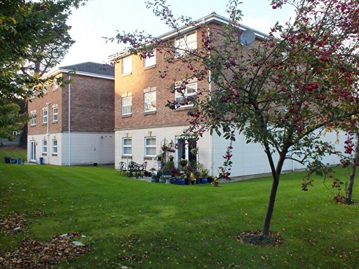 2 Bedroom Flat For Sale In Heath Road, Haywards Heath, RH16