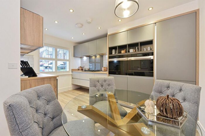 3 Bedroom Detached House For Sale In Cranleigh Road, Mastin Moor, Chesterfield, S43