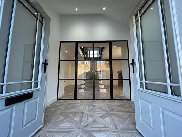 5 Bedroom Detached House For Sale In Main Street, Womersley, Doncaster, DN6