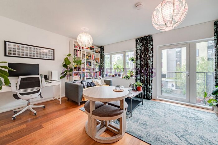 2 Bedroom Flat To Rent In Claremont Street, Canary Wharf, SE10
