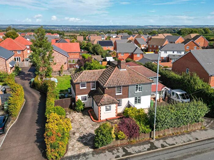 3 Bedroom Semi-Detached House For Sale In Heath Road, Coxheath, Maidstone, ME17