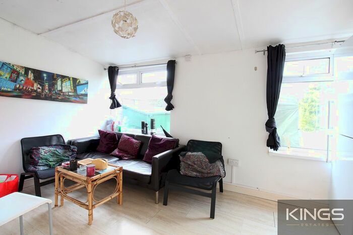 5 Bedroom Semi-Detached House To Rent In Harefield Road, Southampton, SO17