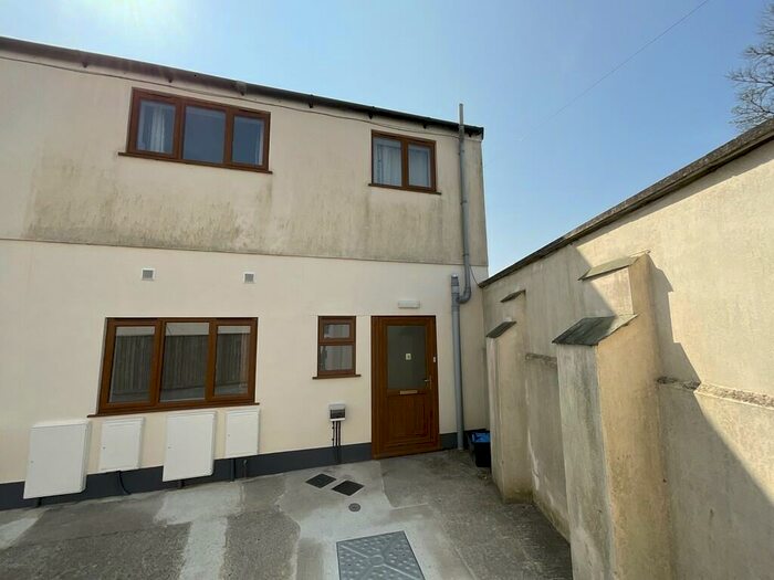 3 Bedroom Apartment To Rent In The Old Garages, Week St. Mary, EX22