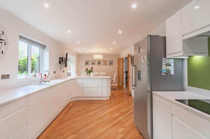 5 Bedroom Detached House For Sale In Brookfield Close, Hunt End, Redditch, B97