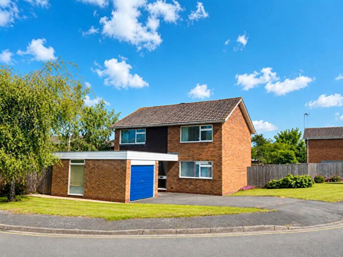 4 Bedroom Detached House For Sale In Larch Close, Stratford-Upon-Avon, CV37
