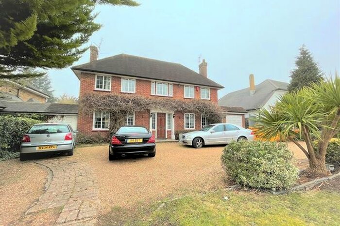 4 Bedroom Detached House To Rent In Highfield Drive, Ickenham, Uxbridge, Middlesex, UB10