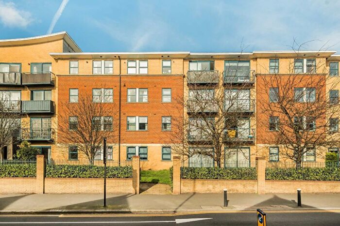 2 Bedroom Flat For Sale In Tottenham Lane, London, N8