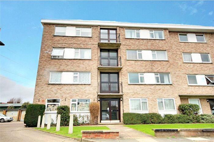 2 Bedroom Flat For Sale In Bridle Close, Enfield, EN3