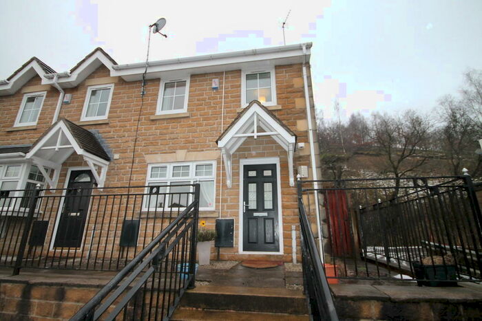 3 Bedroom Town House To Rent In Durnlaw Close, Littleborough, OL15
