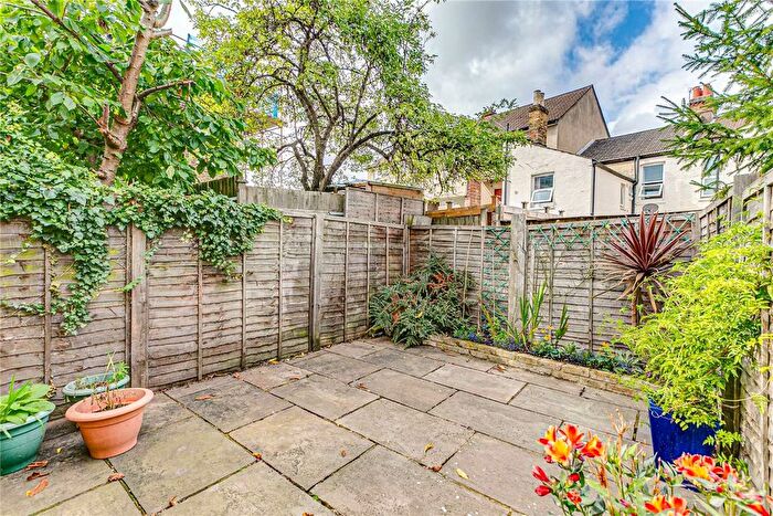 1 Bedroom Flat To Rent In Charlmont Road, Tooting, SW17