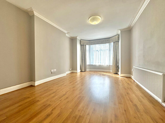 1 Bedroom Flat For Sale In Selborne Road, Southgate, N14