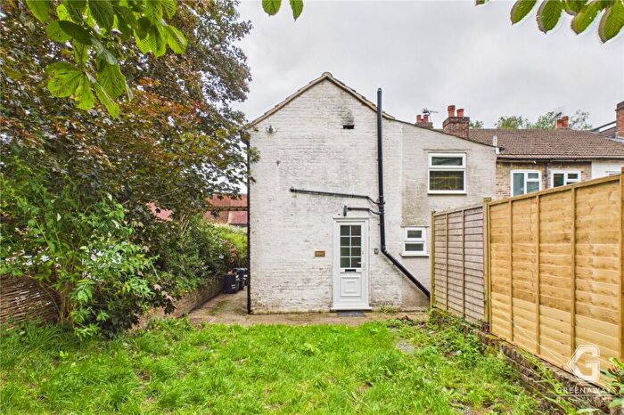1 Bedroom Maisonette For Sale In West Street, East Grinstead, West Sussex, RH19