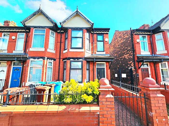 6 Bedroom Terraced House For Sale In Lloyd Street South, Fallowfield, Manchester, M14