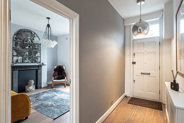 4 Bedroom Terraced House For Sale In Southgate Road, London, N1