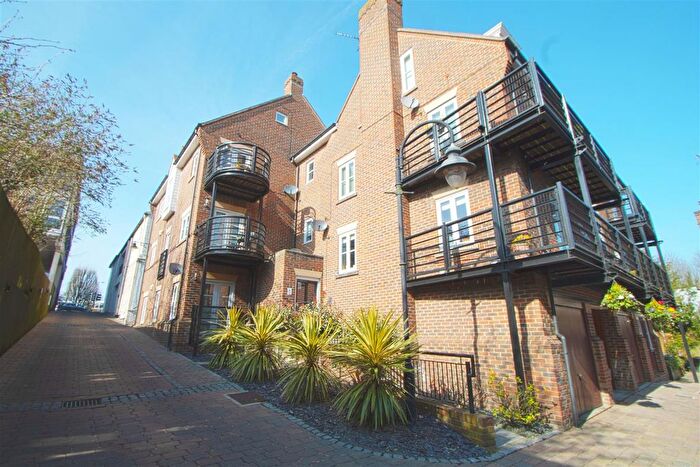 2 Bedroom Flat For Sale In High Street, Billericay, CM12